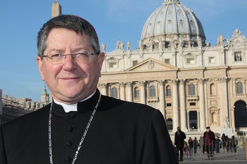 Monseñor Keith Newton, ordinario del Ordinariato Personal de Nuestra Señora de Walsingham, en Roma los días posteriores a la elección del papa Francisco Monseñor Keith Newton, ordinario del Ordinariato Personal de Nuestra Señora de Walsingham, en Roma los días posteriores a la elección del papa Francisco